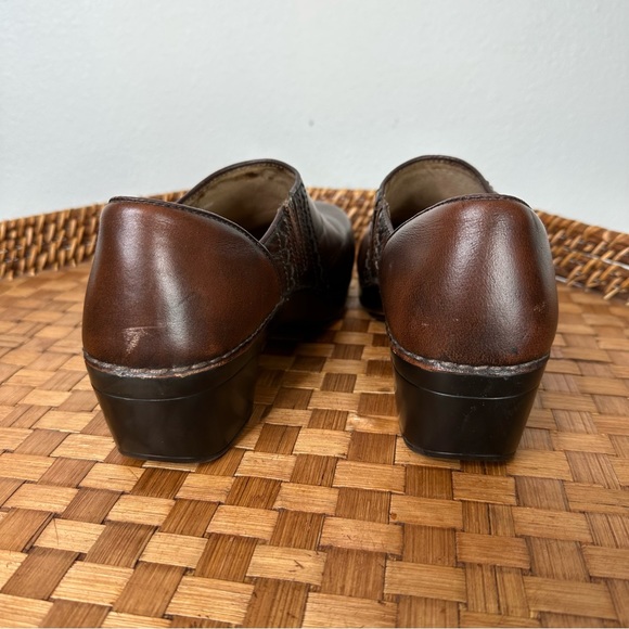 Dansko Sienna Brown embroidered leather clogs slip on neutral lagenlook casual - Picture 6 of 11